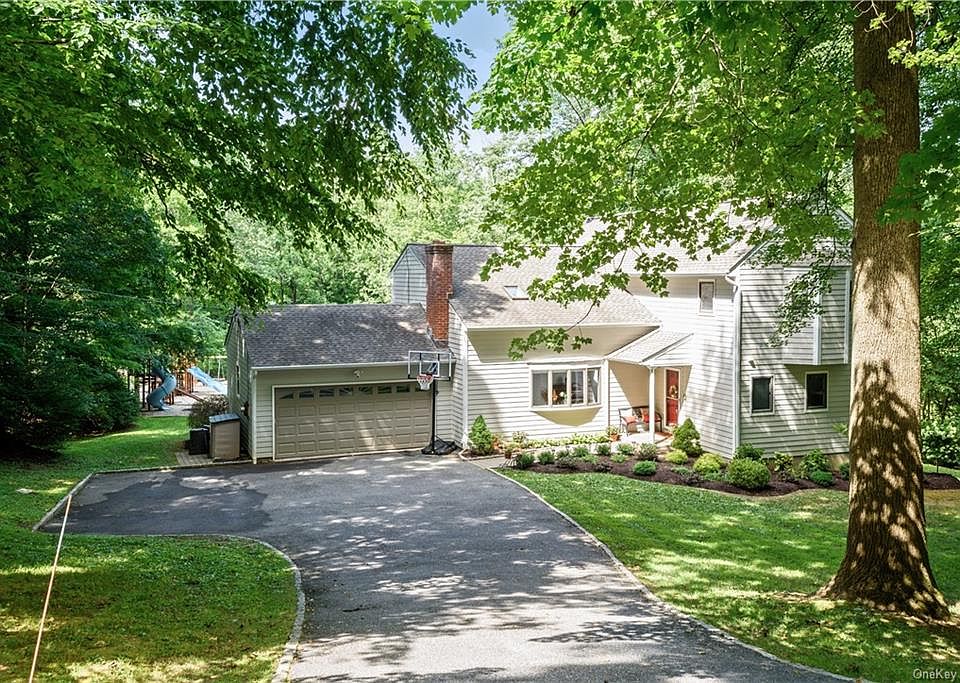 1st image of 30 Deerfield Ln S