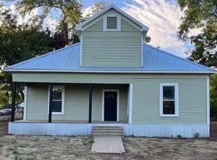 102 E Redbud Ln, Gause, TX 77857