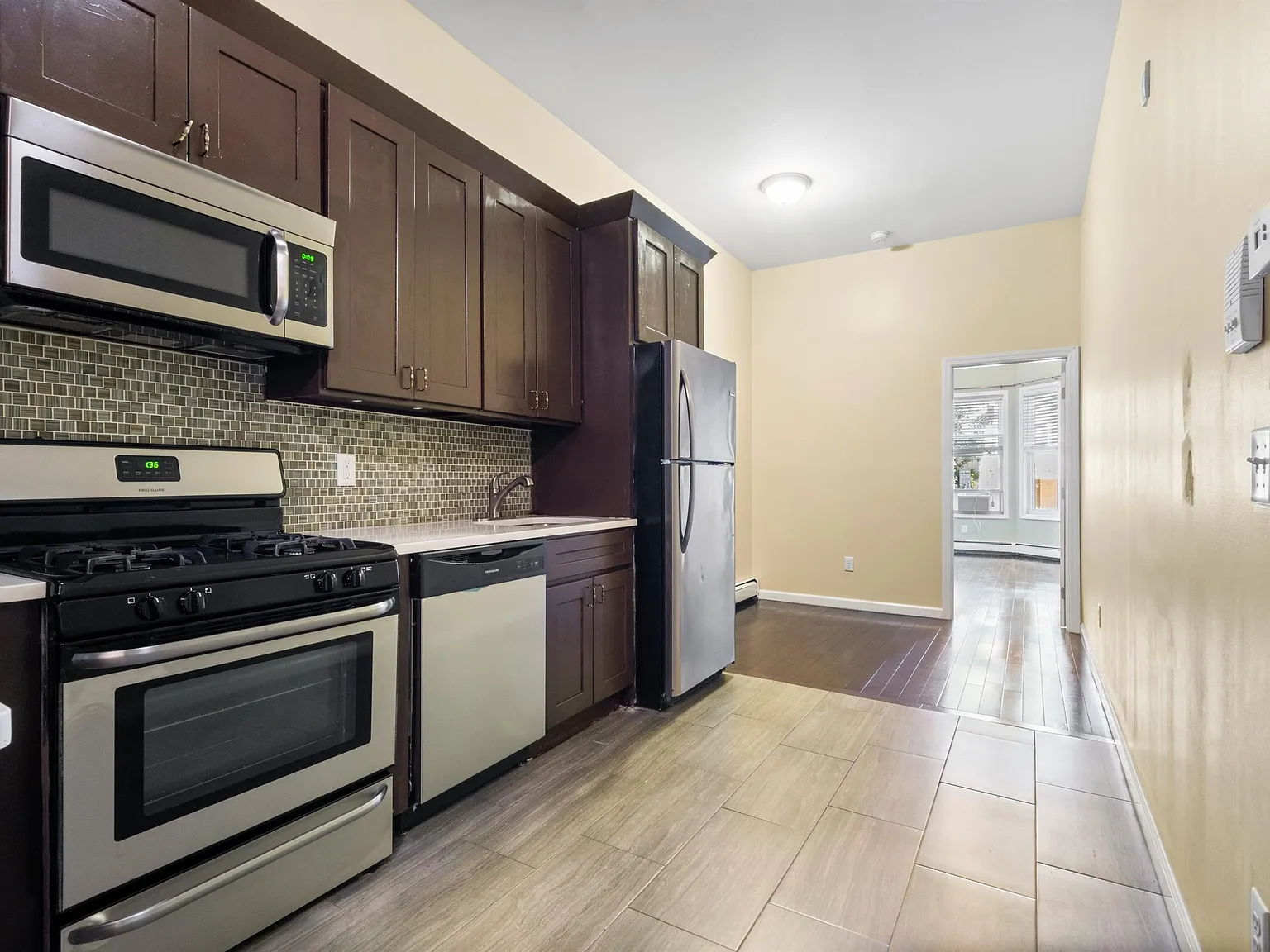 80 Webster Ave — Photo 2