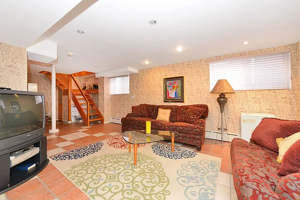 Sold by Talk of the Town Realty | media 8