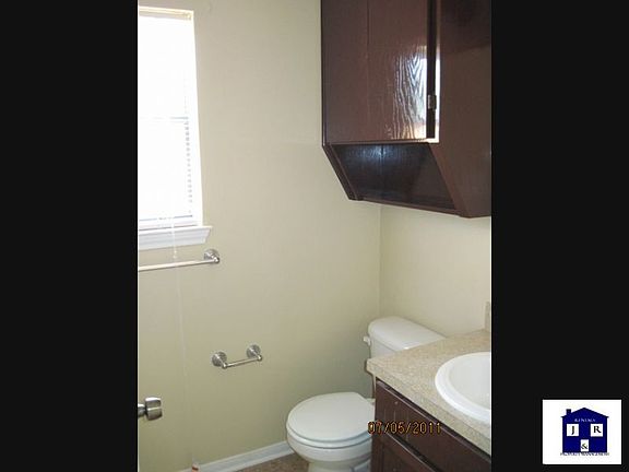 5th image of 914 Dryden Ave #A