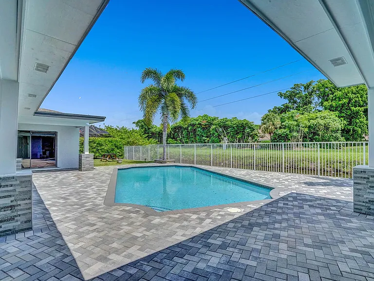 16610 Royal Poinciana Ct — Photo 42