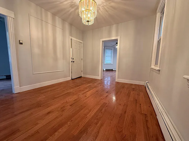 321 Avenue C — Photo 4