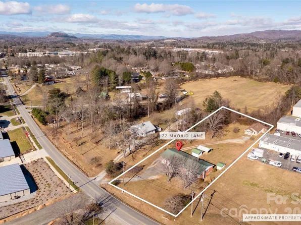 22 Madrid Ln, Hendersonville, NC 28792