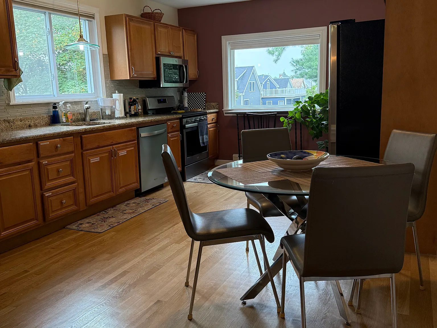 3 bed, 1200 sqft, $3,950 — Photo 3