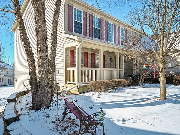 3rd image of 820 Spring Creek Cir