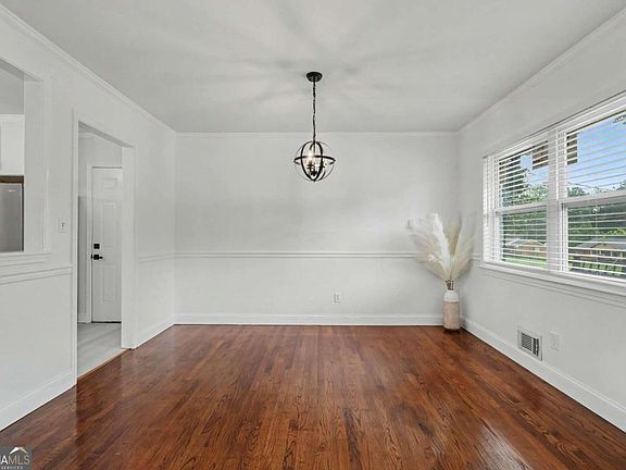 4th image of 2417 Winshire Dr