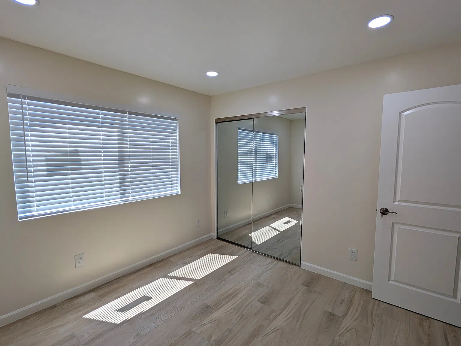 2 bed, 400 sqft, $2,700 — Photo 2
