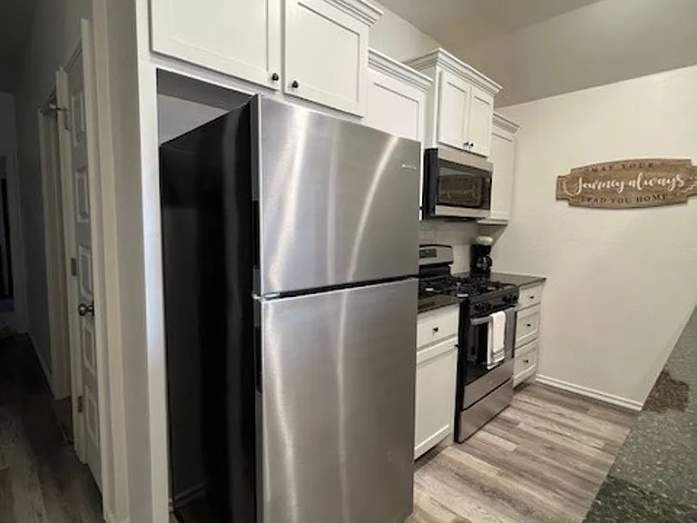 1212 SW Oklahoma Ave — Photo 3
