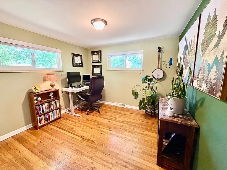 Dedicated work space, high speed wi-fi included