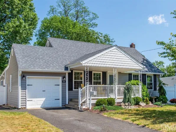 40 Longfellow Dr, Colonia, NJ 07067