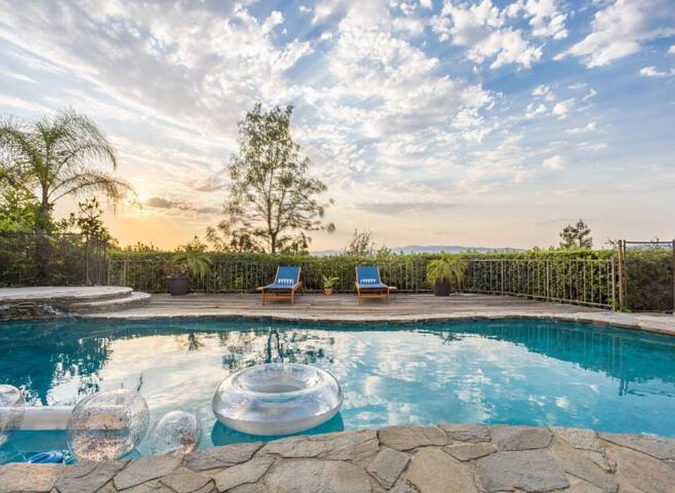 1st image of 3609 Caribeth Dr