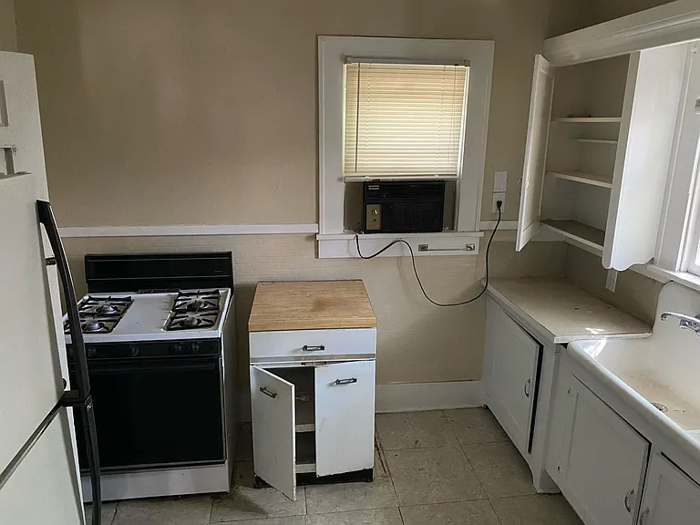 1317 Amarillo St — Photo 4