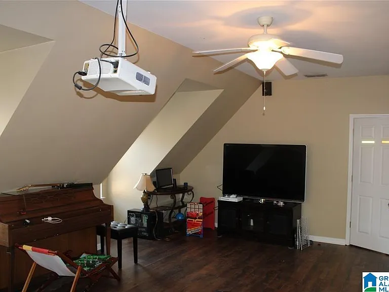 5501 Colony Ln — Photo 12