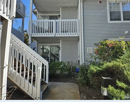 2 Markham Cir Photo 1