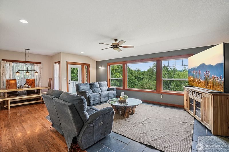 3rd image of 14900 NE Critter Hill Drive