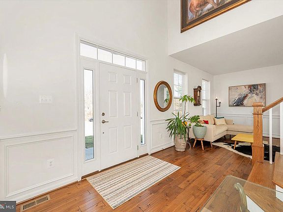3rd image of 971 Erna Dr