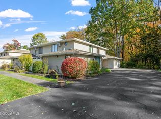 72 Yorkshire Dr, East Greenbush, NY 12061