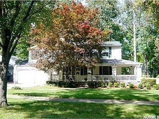 1st image of 825 Deepwood Dr