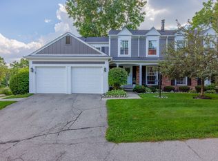 1395 Crescent Ln, Rochester, MI 48306