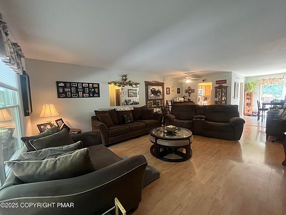 4th image of 1256 Chateau Dr