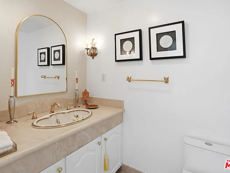 317 S Burlingame Ave — Photo 15
