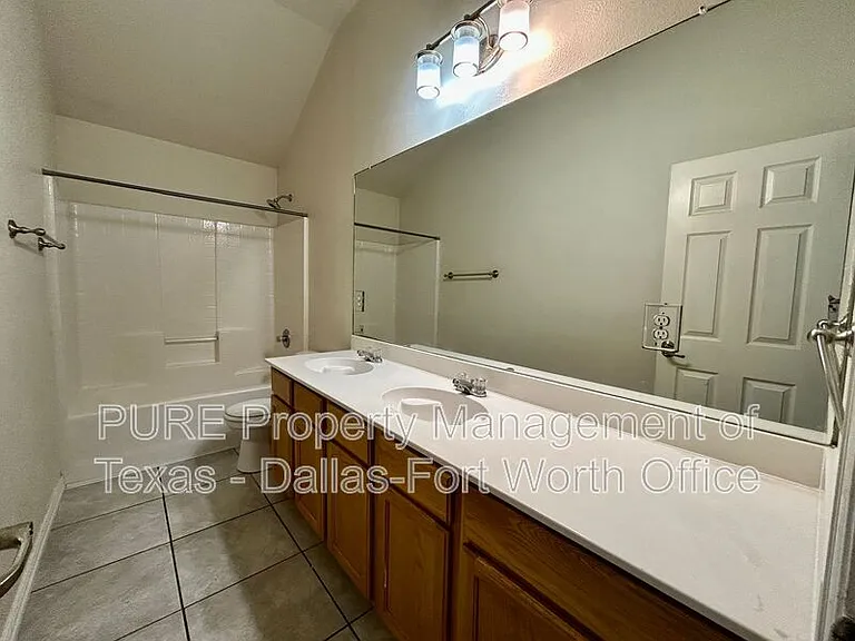 629 Madeline Ct — Photo 32