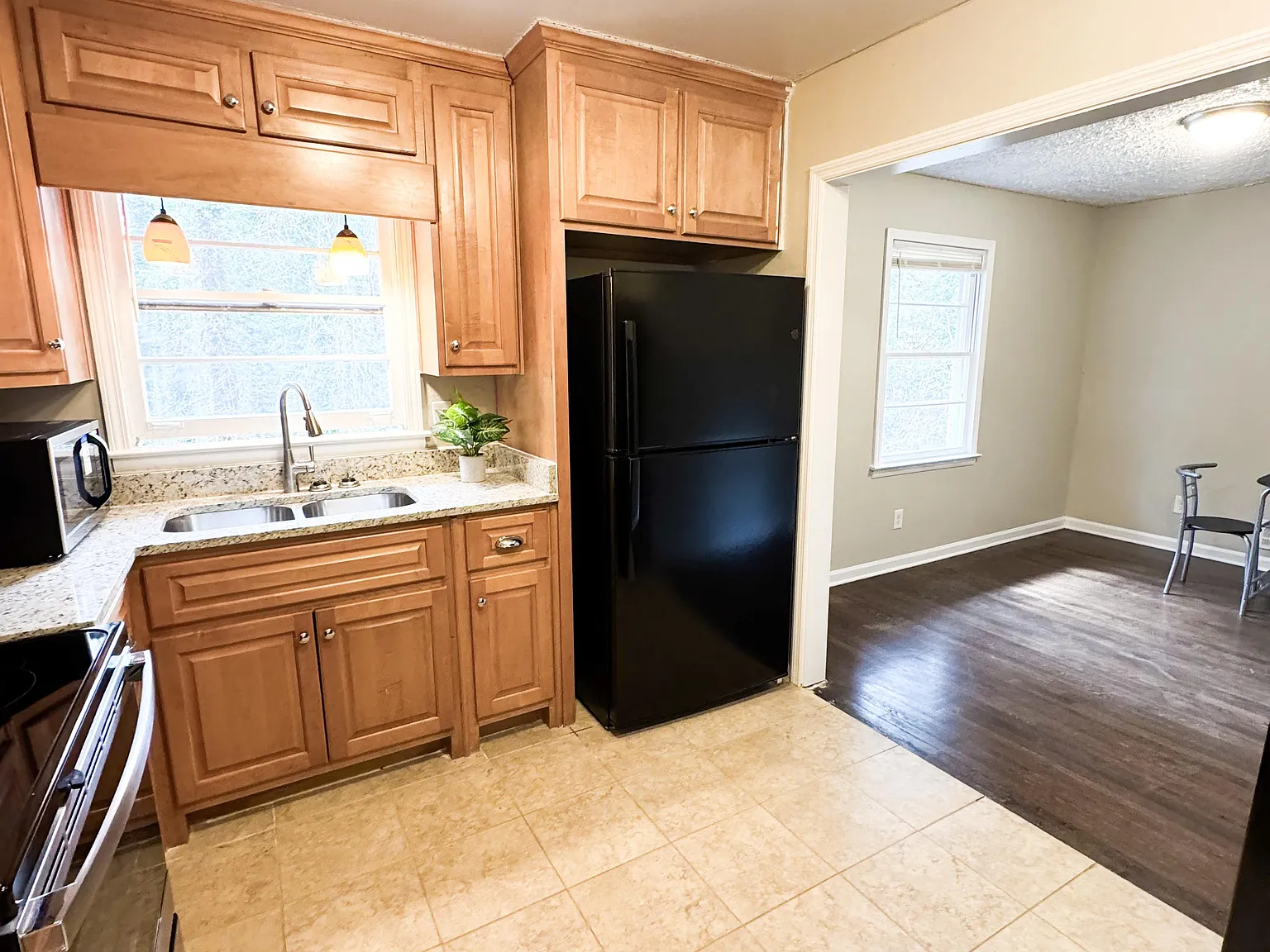 4 bed, 4.0 bath, 2400 sqft, $667 — Photo 3