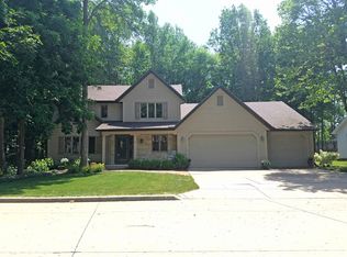 39 Brentwood Ct, Appleton, WI 54915