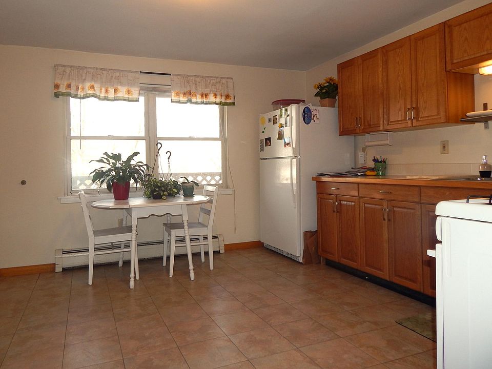 Eat-in kitchen