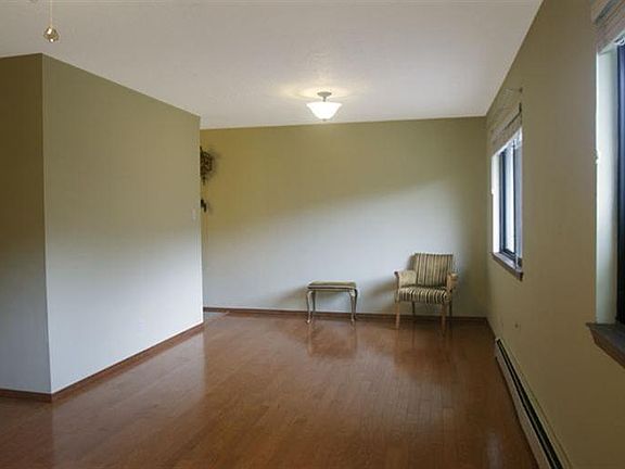 3rd image of 1624 Singletary Dr NE