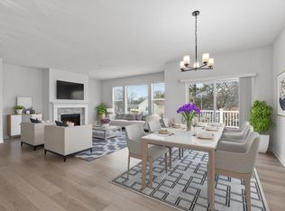 335 Sandy Cir, Pewaukee, WI 53072