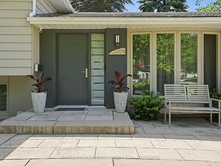 570 Rosedale Cres — Photo 4