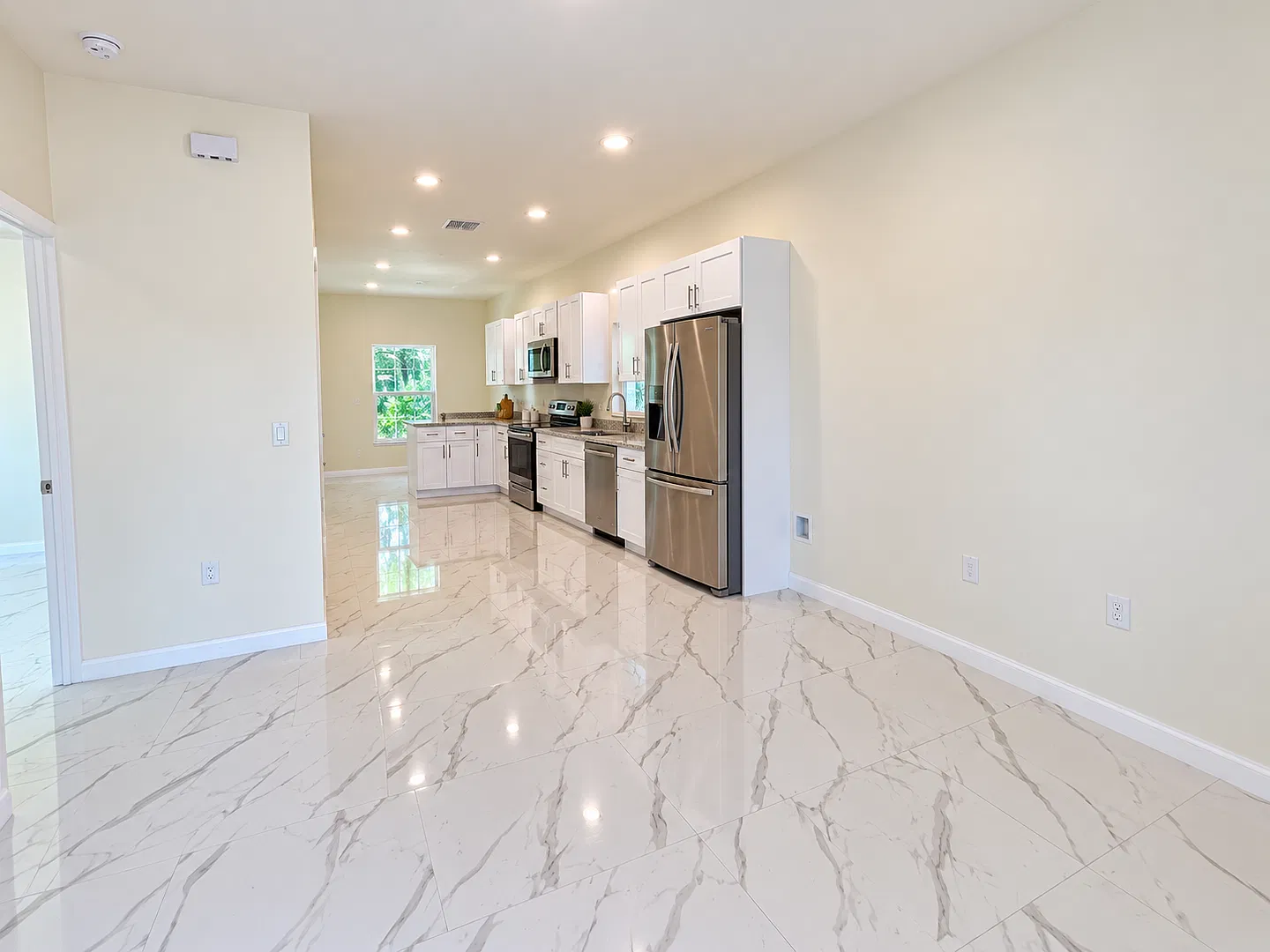 New 3 Bedroom/ 2 Bathroom- Pet Friendly — Photo 2