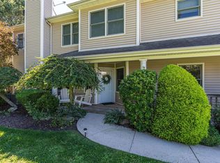 606 Willow Pond Dr, Riverhead, NY 11901