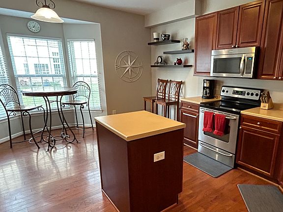 Spacious kitchen + breakfast nook