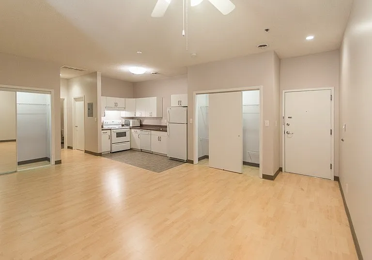 Tenth & College Apartments — Photo 32