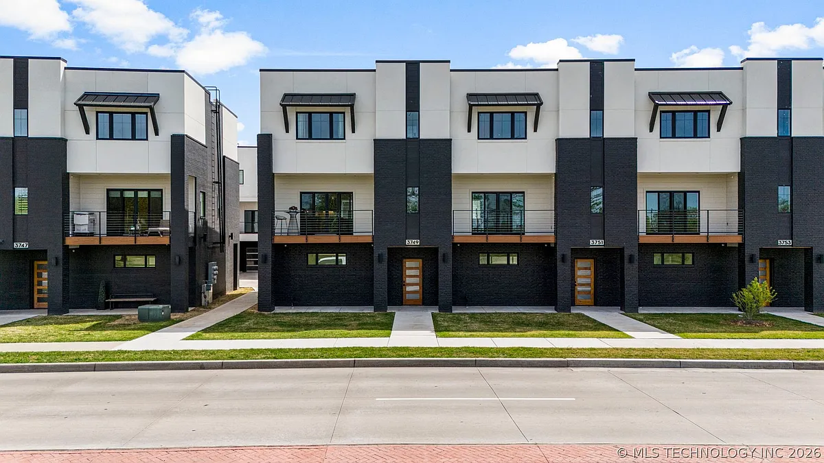 Building Photo - 3777 Riverside Dr #3777