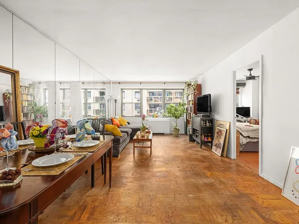 10 W 15th St APT 910, New York, NY 10011