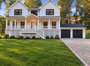 20 Overton Pass, Saint James, NY 11780