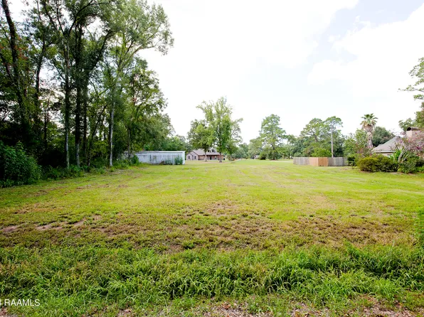 Chalfonte Crescent Rd, New Iberia, LA 70563