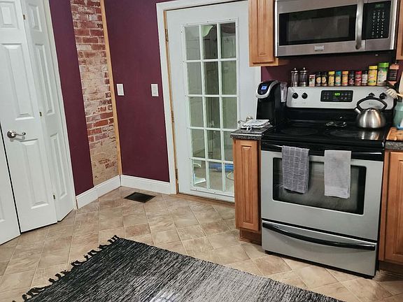 2nd image of 40 River Rd