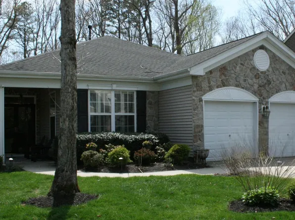 666 Country Club Dr, Egg Harbor, NJ 08215