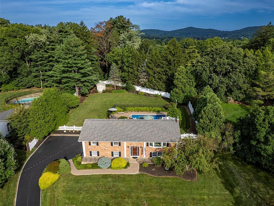 1st image of 619 Russet Road
