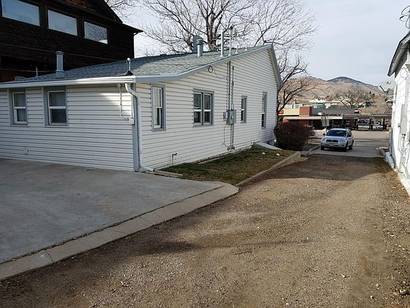 Driveway & Back Patio/Parking