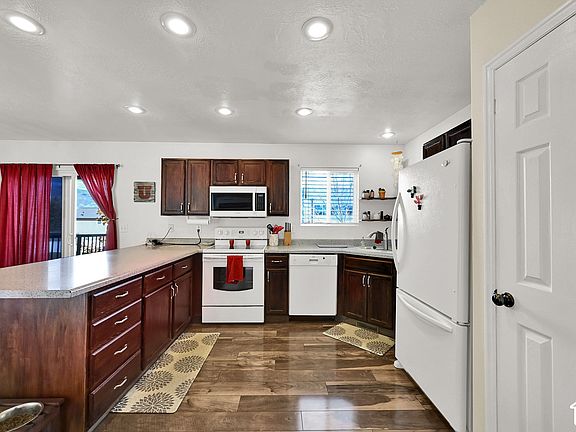 3rd image of 2443 S 1400th Blvd W