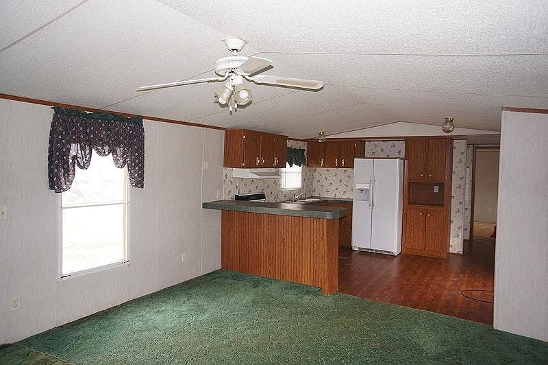 1st image of 578 E 549th Ave