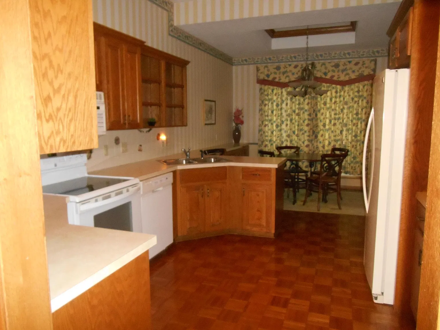 3 bed, 2011 sqft, $1,600 — Photo 3