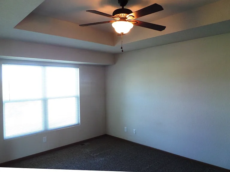 4332 SE Horseshoe Bend Dr — Photo 4