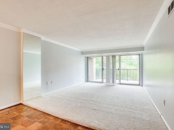 3rd image of 1300 Army Navy Dr APT 417